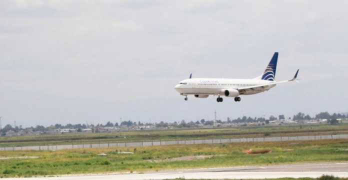 Aterriza en el AIFA el primer vuelo procedente de Panamá. Asistieron al evento Miguel Ángel Torruco, Alfredo Oranges Bustos, y María Luis Navarro.