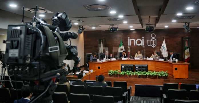 Blanca Lilia Ibarra Cadena, comisionada presidenta del INAI encabezó la sesión en el INAI que se llevo a cabo en sus oficinas en Insurgentes Sur.