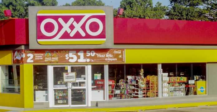 LA MIRA, LAZARO CARDENA, MICHOACÁN, 08DOCIEMBRE2014.- En el marco de la estrategia para el combate de la delincuencia, personal de la Procuraduría General de Justicia del Estado de Michoacán en coordinación con la Policía Federal, aseguró un recinto comercial ubicado en la tenencia de La Mira, perteneciente a este  municipio, mismo que se encuentra relacionado en hechos delictuosos que son investigados por la institución. Durante la acción operativa realizada, fue asegurada una estación de gasolina, un patio de servicio y una tienda de conveniencia relacionados con Ignacio Javier López Medina, operador financiero de un grupo delictivo y  quien fue detenido en el mes de mayo del 2012, por la comisión de los delitos de Portación de Arma de fuego del uso Exclusivo del Ejército, Delincuencia Organizada y Contra la salud en la modalidad de posesión de clorhidrato de cocaína. FOTO: JUAN JOSÉ ESTRADA SERAFIN /CUARTOSCURO.COM