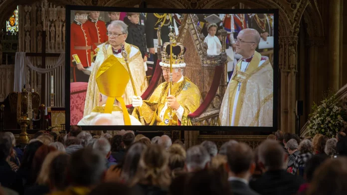 transmision-de-la-coronacion-de-carlos-iii-en-la-catedral-de-bristol-reino-unido