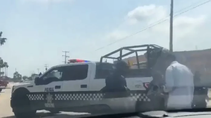 policias-retienen-y-encanonan-a-manuel-velasco-en-veracruz