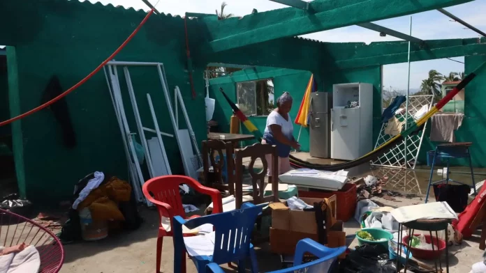 destruccion-en-san-pedro-las-playas-acapulco-tras-paso-del-huracan-otis