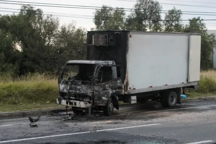 reportan-narcobloqueos-en-guanajuato-tras-detencion-de-lider-criminal-2107html-962447_ataque-armado-bomberos-5_webjpeg-4729html-4ab1920d-e2c8-4399-91e4-e787b7448e7c