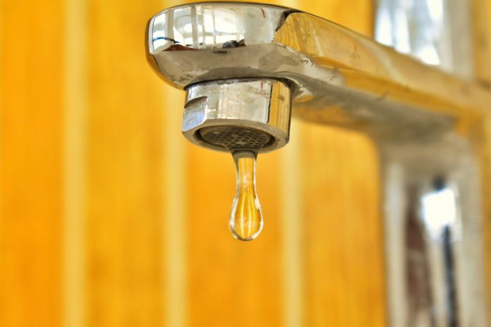close-up-photo-of-water-drop-2583028